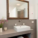 La Casina 4, Emma