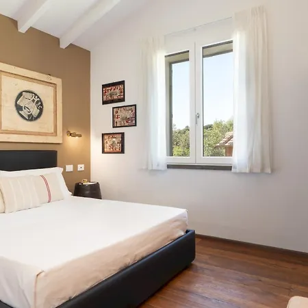 Villa La Casina 4, Emma